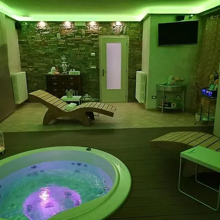 Sleeps 2 With Pool And Air Con 빌라 Monticello d'Alba