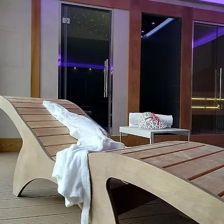Sleeps 2 With Pool And Air Con 빌라 *