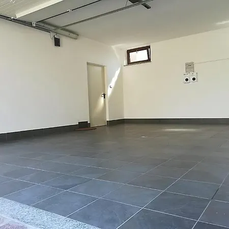 Sleeps 2 With Pool And Air Con *