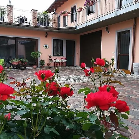 Sleeps 2 With Pool And Air Con *